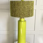 Fondo marrón puntos limón