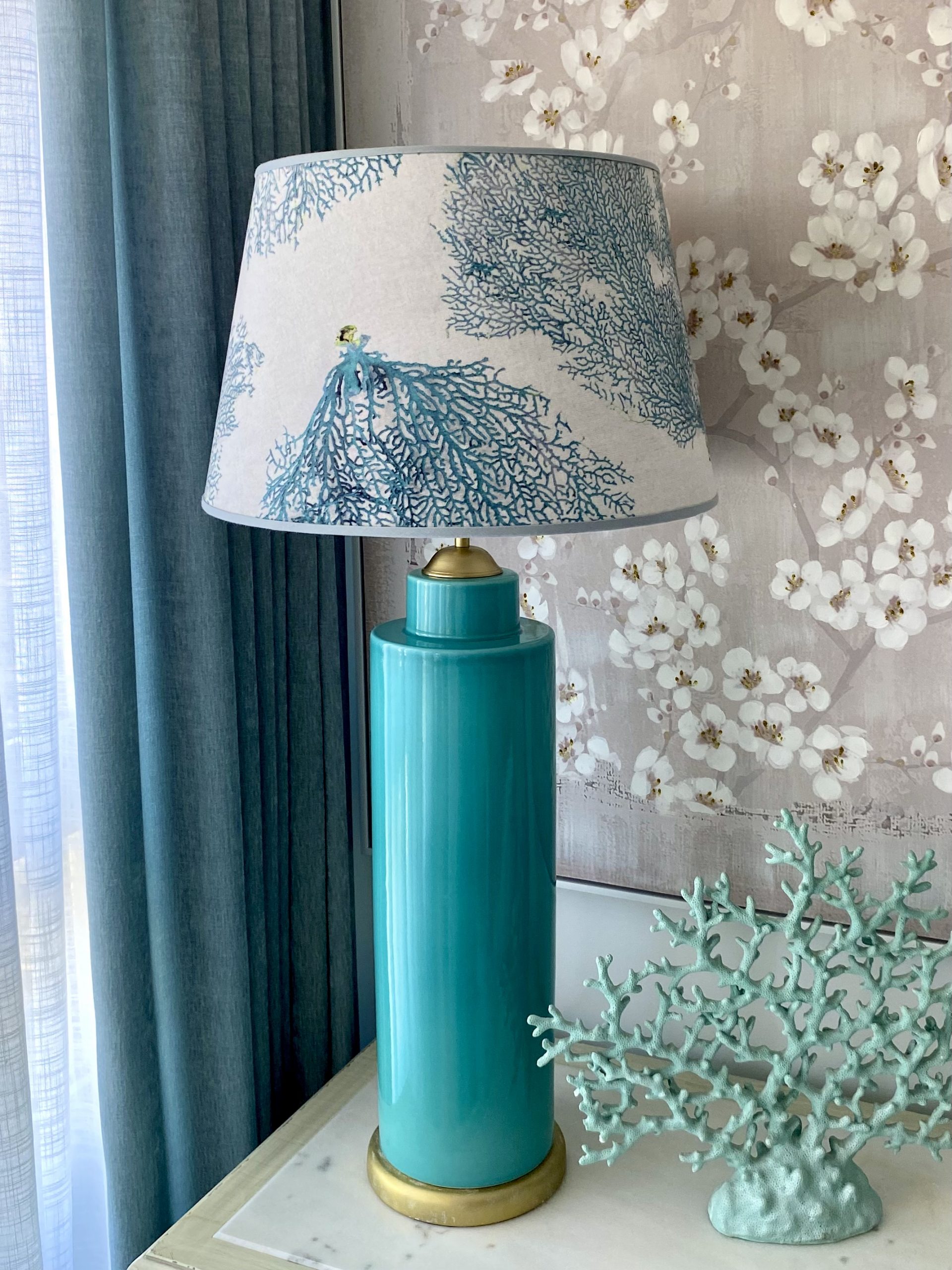 CORALES TERCIOPELO INTERIOR DORADO